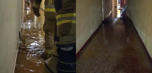 Pęknięta rura zalała klatkę schodową i mieszkania w Jelczu-Laskowicach