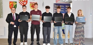 Nowe laptopy dla szkół