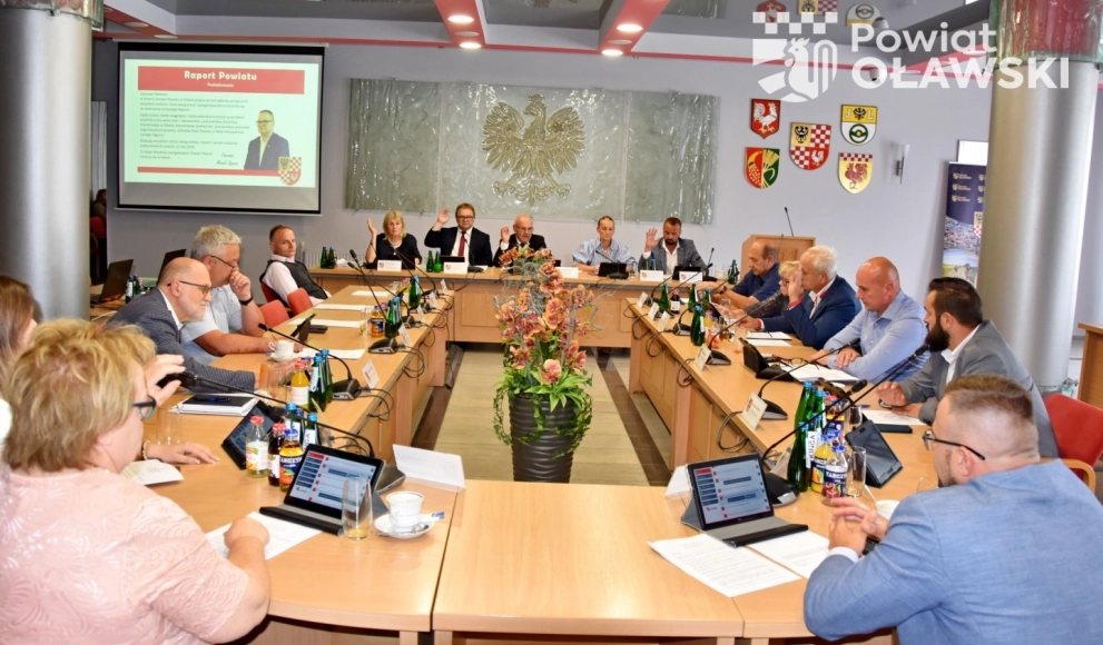 Zarząd Powiatu Oławskiego bez wotum zaufania. Gorące głosowanie podczas sesji rady
