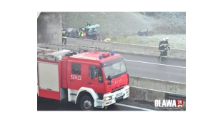 Wypadek - Volvo uderza w wiadukt [VIDEO]