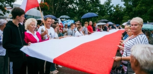 Upamiętnią rocznicę Powstania Warszawskiego wspólnym śpiewaniem