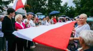 Upamiętnią rocznicę Powstania Warszawskiego wspólnym śpiewaniem