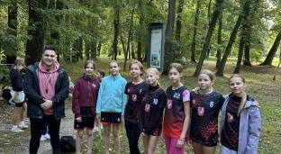 Sztafetowe biegi przełajowe otworzyły międzyszkolną rywalizację w Oławie