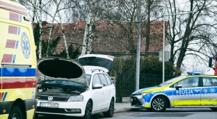 Nie zachował ostrożności i uderzył w tył samochodu