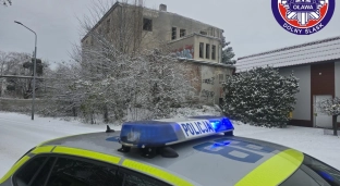 Nadchodzą mroźne noce. Policja apeluje: reagujmy, to może uratować życie
