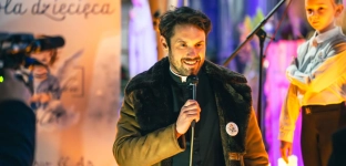 Po siedmiu latach żegna się z parafią. Oławscy parafianie podziękują księdzu Jakubowi