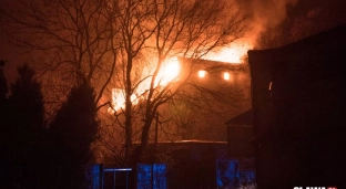 Ogromny pożar w Zabardowicach. Spłonął zabytkowy pałac. VIDEO Z DRONA