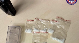 Zdradziło go nerwowe zachowanie. Siedem woreczków z kryształkami w kieszeni