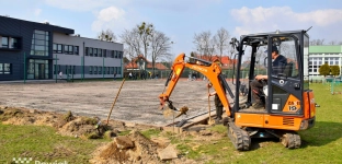 Modernizacja boiska przy CKZiU nabiera tempa