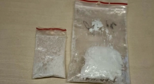 Jeździł i zaglądał na posesje. Miał przy sobie amfetaminę