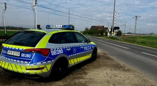 Policja kontrolowała przejazdy kolejowe. Kierowca ukarany wysoki mandatem i punktami