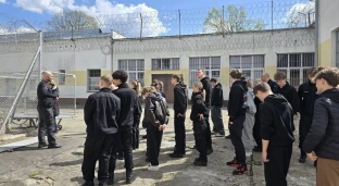 Uczniowie odwiedzili Zakład Karny w Wołowie
