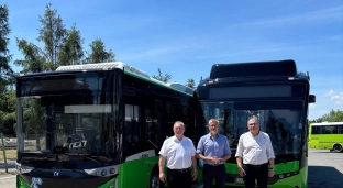 Nowoczesny transport dla mieszkańców. Przekazano elektryczne autobusy