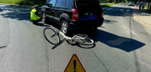 Rowerzystka potrącona w Miłoszycach. Seniorka trafiła do szpitala