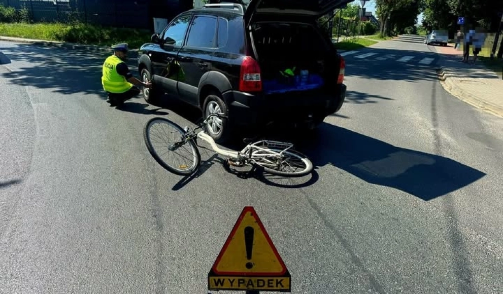 Rowerzystka potrącona w Miłoszycach. Seniorka trafiła do szpitala