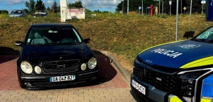 Policja poszukuje właściciela Mercedesa