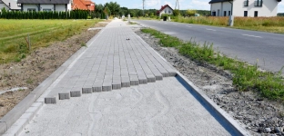 Trwa budowa chodnika w Bystrzycy. Powstanie ponad 600 metrów nowego ciągu pieszego