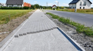 Trwa budowa chodnika w Bystrzycy. Powstanie ponad 600 metrów nowego ciągu pieszego