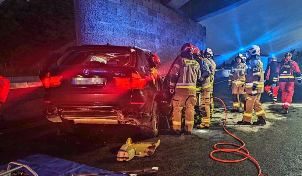 Poważny wypadek na A4. Trzy osoby ranne, autostrada zablokowana