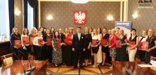 Kolejny krok w zawodowej karierze. Nauczycielki z Oławy odebrały akty mianowania