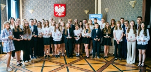 Burmistrz wręczył Złote Koguty najlepszym uczniom [ZDJĘCIA]