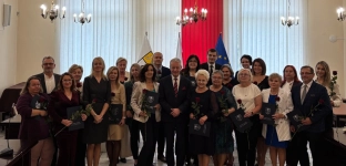 Nagrody Burmistrza dla nauczycieli i pracowników oświaty w Jelczu-Laskowicach