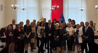 Nagrody Burmistrza dla nauczycieli i pracowników oświaty w Jelczu-Laskowicach