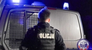 Wybijał szyby, niszczył mienie i wtargnął do mieszkania. 34-latek z zarzutami
