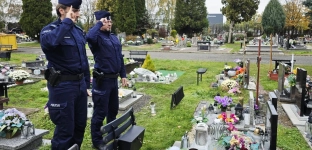 Oławscy policjanci uczcili pamięć zmarłych funkcjonariuszy