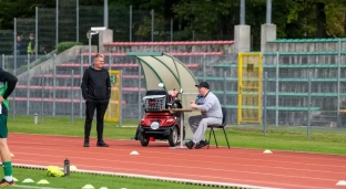 Malina zbiera na skuter potrzebny do życia