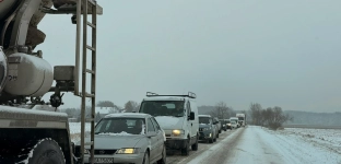 Zima na drogach Jelcza- Laskowic: kto za co odpowiada