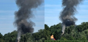 Duży pożar domu w Starym Otoku. Na miejscu pracuje kilka zastępów straży pożarnej