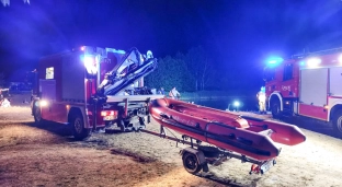 Akcja służb na pierwszym stawie w Jelczu-Laskowicach. Na miejsce wezwano płetwonurka