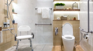 Łazienka bez barier dla seniora - co warto zmienić, żeby kąpiel była bezpieczna