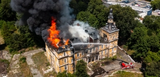 Płonie pałac na Kukułczej w Jelczu-Laskowicach! [GALERIA]