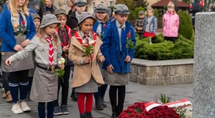 Oddali hołd tym, którzy oddali życie za wolną Polskę. Obchody Święta Niepodległości w Oławie [ZDJĘCIA]