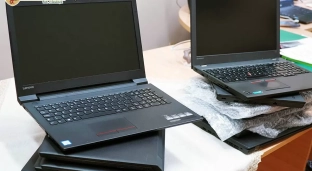Przekazane zostały kolejne laptopy dla szkół gminnych