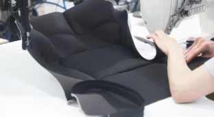 Producent pokrowców samochodowych ostrzega: czego nie robić z pokrowcami? 7 czynności zakazanych