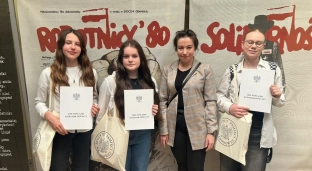 Uczennice z Marcinkowic triumfują w dolnośląskim konkursie historycznym