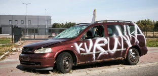 List do redakcji: Straszy każdego dnia. Porzucony Opel na ulicy Chabrowej