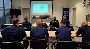 Odprawa policjantów ruchu drogowego w Oławie. Rozmawiali o bezpieczeństwie