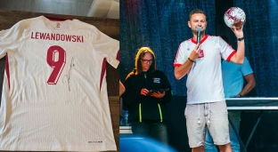 Koszulka Lewandowskiego na licytacji dla Stasia Borunia. Kwota przekroczyła 28 tysięcy złotych!