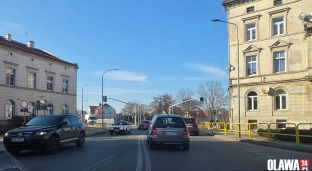 Podwójne linie i podwójne wątpliwości. Kierowcy nie wiedzą, jak się ustawiać