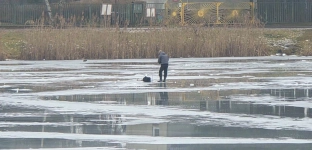 Lód nadal się utrzymuje, a wejście może skończyć się tragedią
