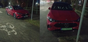 Kierowca zaparkował na ścieżce pieszo-rowerowej