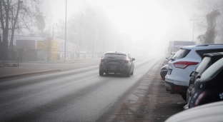 Uwaga kierowcy, prognozowane są gęste mgły. Wydano ostrzeżenie