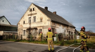 Pożar domu na Zwierzyńcu Dużym. Rodzina walczy o odbudowę zniszczonego parteru
