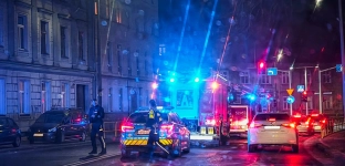 Wozy strażackie i radiowozy na Placu Zamkowym. Co się wydarzyło?