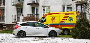 Wszystkie służby na Paderewskiego. Z balkonu wypadł mężczyzna