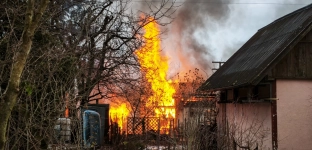 Ogień strawił altankę na działkach Pierwiosnek [ZDJĘCIA]